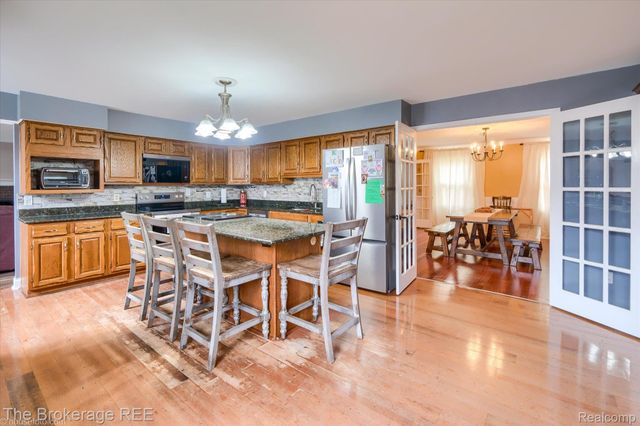 534 Cherrywood Drive, Flushing, MI 48433