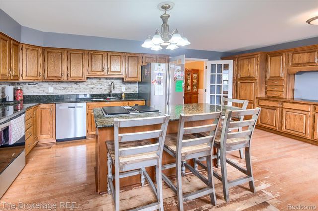 534 Cherrywood Drive, Flushing, MI 48433