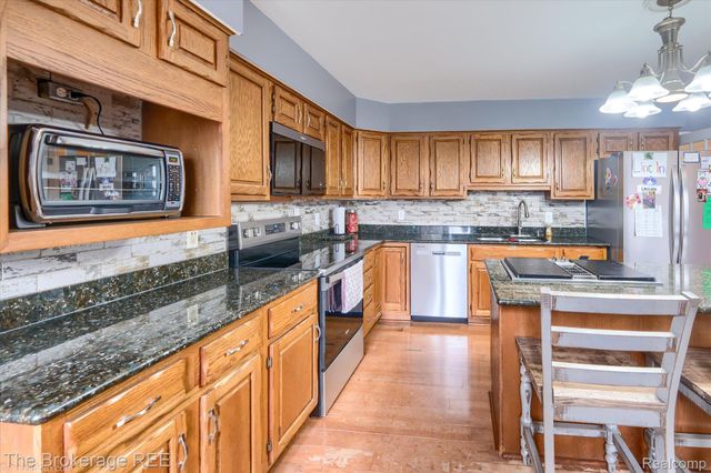 534 Cherrywood Drive, Flushing, MI 48433