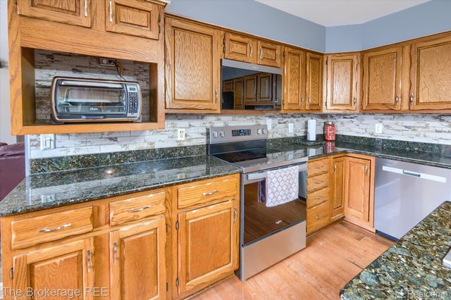 534 Cherrywood Drive, Flushing, MI 48433
