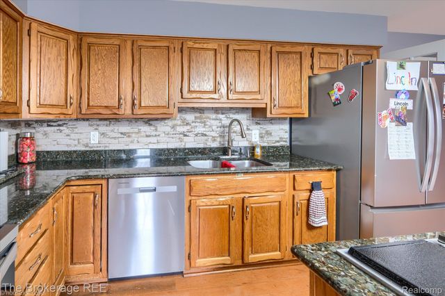 534 Cherrywood Drive, Flushing, MI 48433