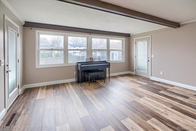 534 Cherrywood Drive, Flushing, MI 48433