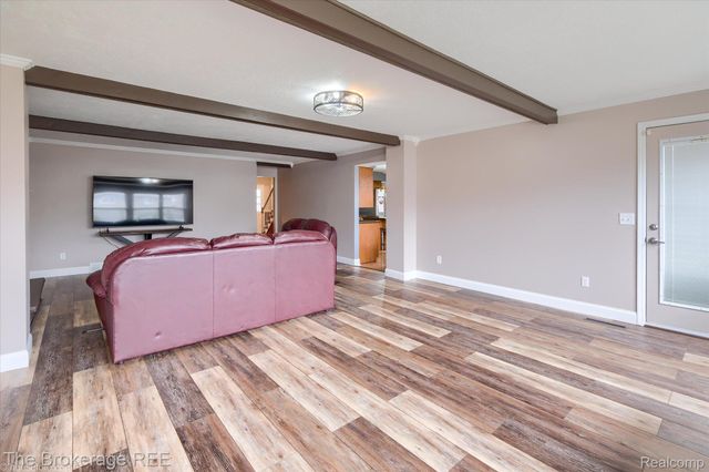 534 Cherrywood Drive, Flushing, MI 48433