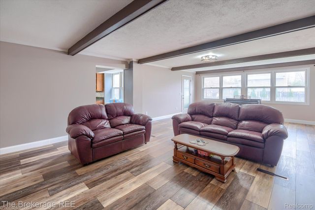 534 Cherrywood Drive, Flushing, MI 48433