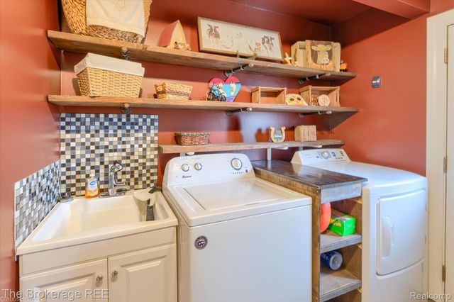 534 Cherrywood Drive, Flushing, MI 48433