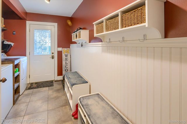 534 Cherrywood Drive, Flushing, MI 48433