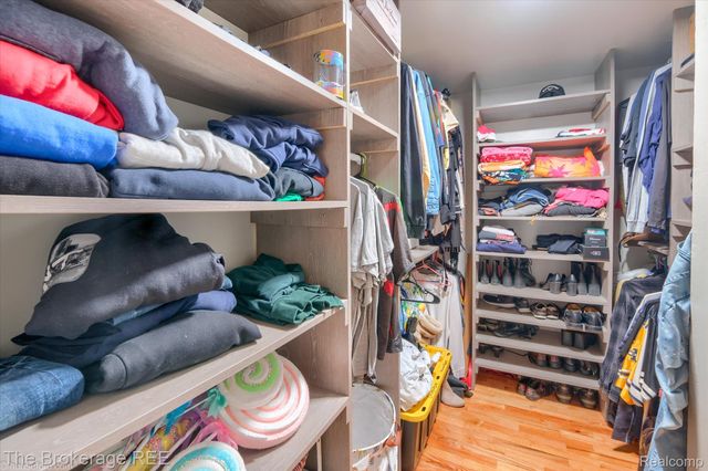 534 Cherrywood Drive, Flushing, MI 48433