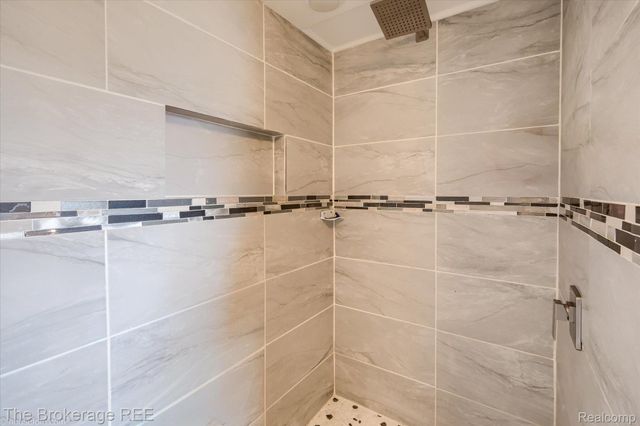 534 Cherrywood Drive, Flushing, MI 48433