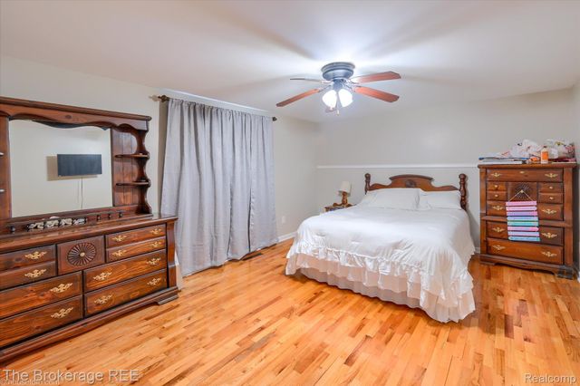 534 Cherrywood Drive, Flushing, MI 48433