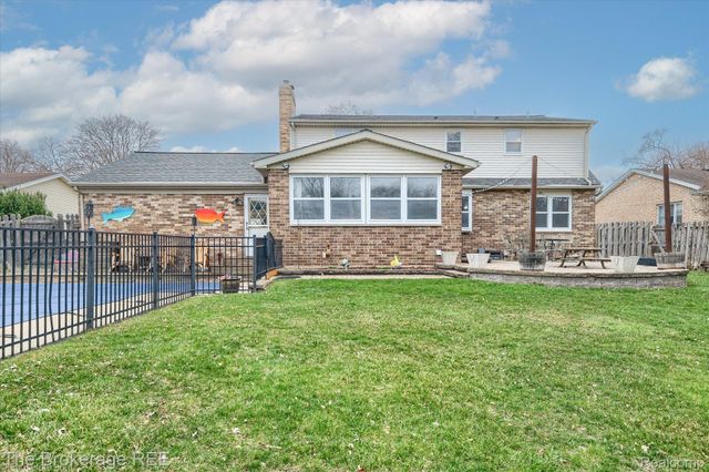 534 Cherrywood Drive, Flushing, MI 48433