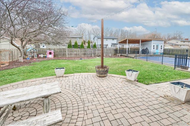 534 Cherrywood Drive, Flushing, MI 48433