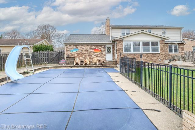 534 Cherrywood Drive, Flushing, MI 48433