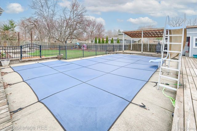 534 Cherrywood Drive, Flushing, MI 48433