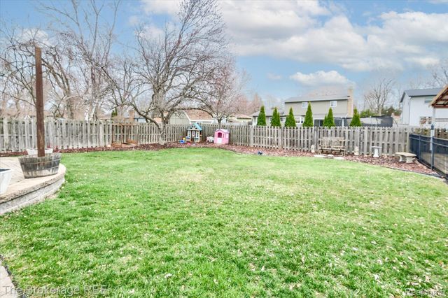 534 Cherrywood Drive, Flushing, MI 48433