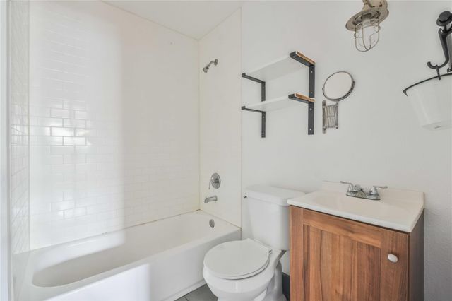 5320 Polk St Street 17, Houston, TX 77023