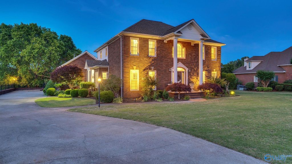 281 River Cove Road, Huntsville, AL 35811