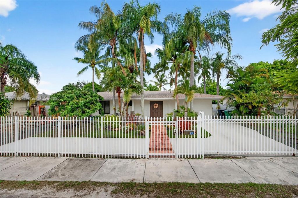 10015 SW 166th St, Miami, FL 33157