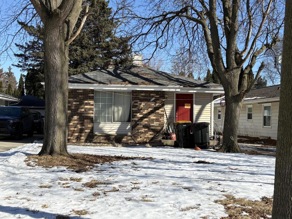 2050 N 113th STREET, Wauwatosa, WI 53226