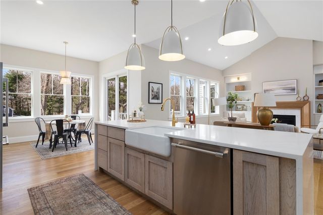 01 Venus Drive, Warwick, RI 02818