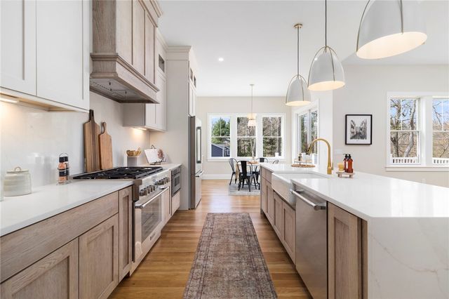 01 Venus Drive, Warwick, RI 02818