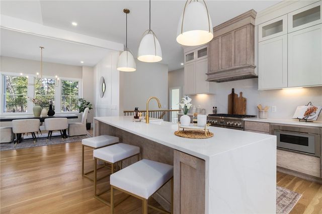 01 Venus Drive, Warwick, RI 02818