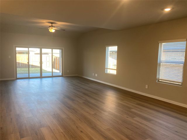 2129 Mustang Way, Seagoville, TX 75159