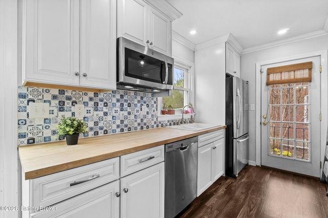 3232 Radiance Rd, Louisville, KY 40220