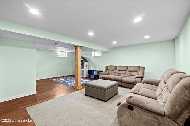 3232 Radiance Rd, Louisville, KY 40220