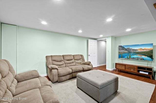 3232 Radiance Rd, Louisville, KY 40220