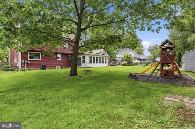 1072 LAMBLEY RD, Landisville, PA 17538