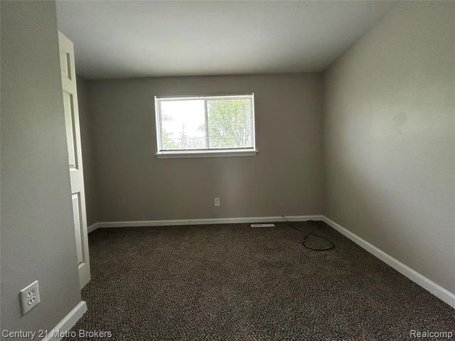 2914 E Pierson Road, Flint, MI 48506