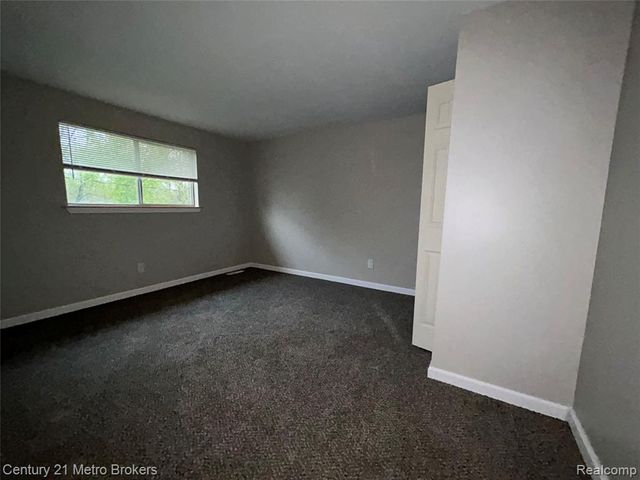 2914 E Pierson Road, Flint, MI 48506