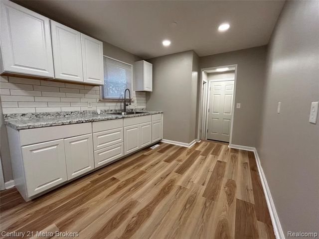 2914 E Pierson Road, Flint, MI 48506