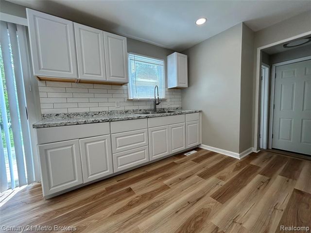 2914 E Pierson Road, Flint, MI 48506