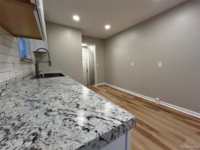 2914 E Pierson Road, Flint, MI 48506