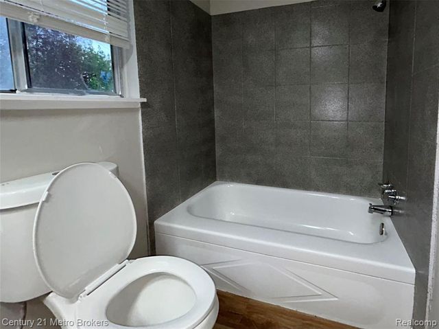 2914 E Pierson Road, Flint, MI 48506