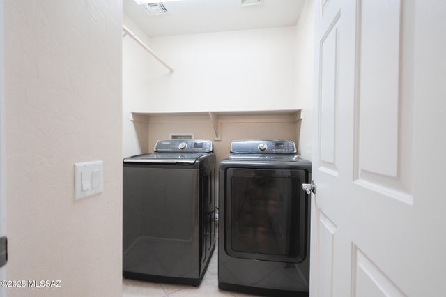 21607 E Homestead Drive, Red Rock, AZ 85145