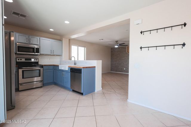 21607 E Homestead Drive, Red Rock, AZ 85145