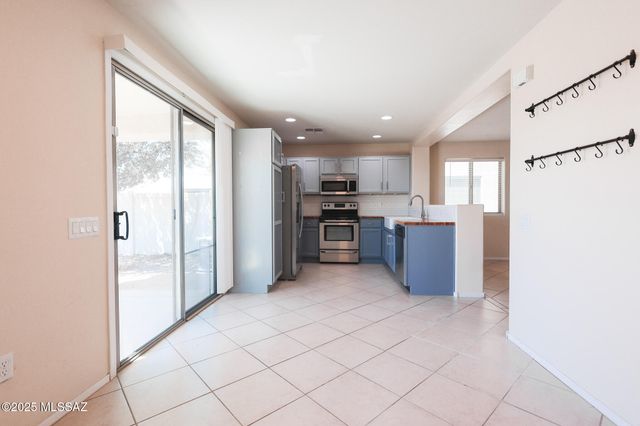 21607 E Homestead Drive, Red Rock, AZ 85145