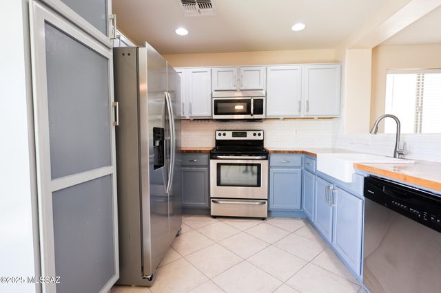 21607 E Homestead Drive, Red Rock, AZ 85145