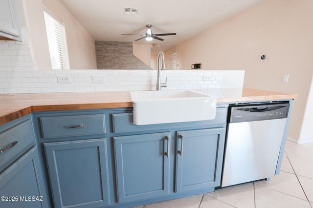 21607 E Homestead Drive, Red Rock, AZ 85145