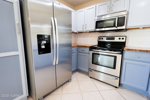 21607 E Homestead Drive, Red Rock, AZ 85145