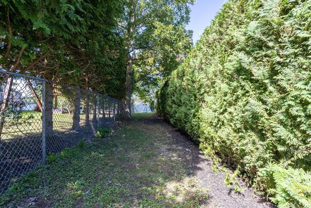 231 Shady Valley Rd, Coventry, RI 02816