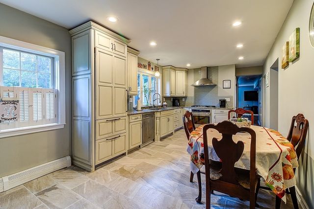 231 Shady Valley Rd, Coventry, RI 02816