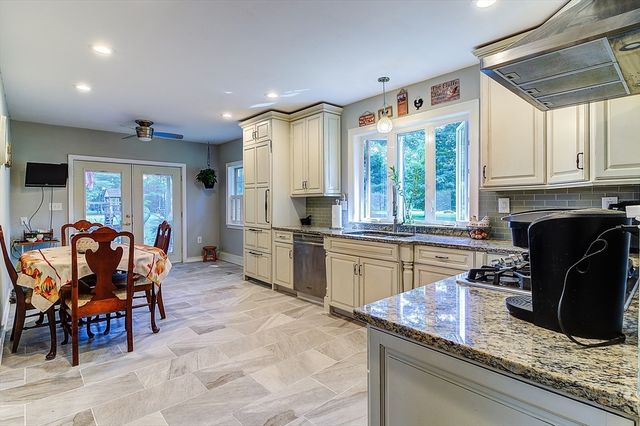 231 Shady Valley Rd, Coventry, RI 02816