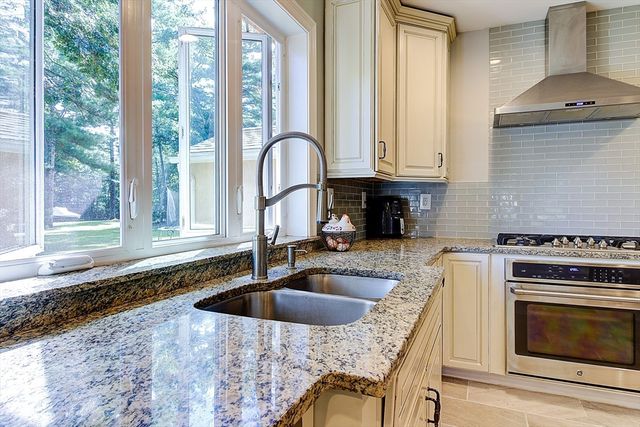 231 Shady Valley Rd, Coventry, RI 02816
