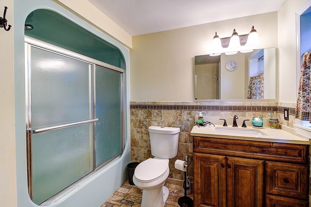 231 Shady Valley Rd, Coventry, RI 02816
