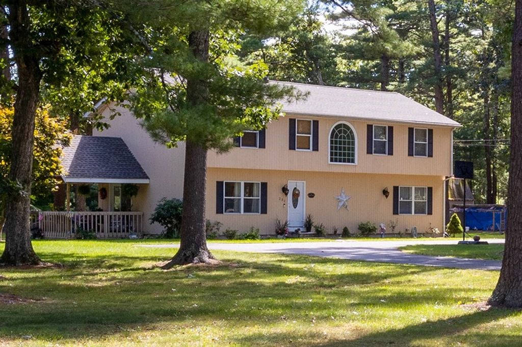 231 Shady Valley Rd, Coventry, RI 02816