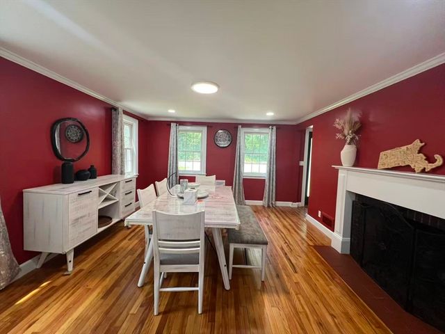 325 Merriam St, Weston, MA 02493