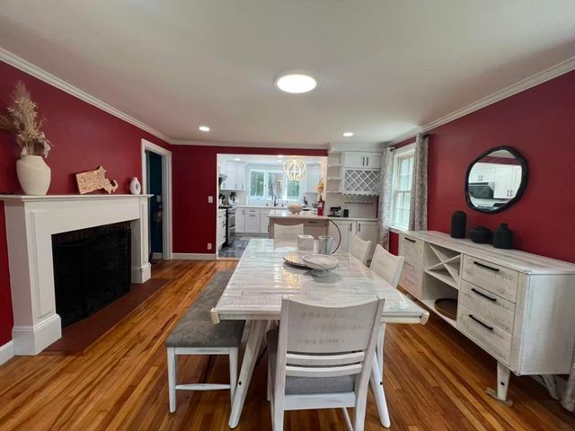 325 Merriam St, Weston, MA 02493